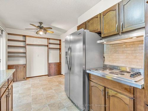 299 Bartley Bull Pkwy, Brampton, ON - Indoor Photo Showing Kitchen