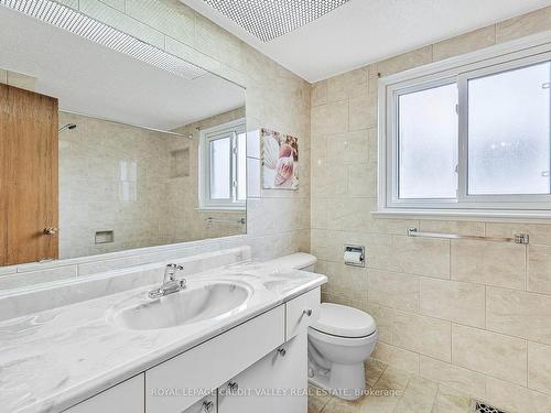 299 Bartley Bull Pkwy, Brampton, ON - Indoor Photo Showing Bathroom