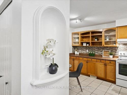 14-240 London Rd W, Guelph, ON - Indoor Photo Showing Kitchen