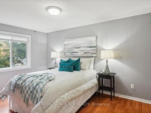 14-240 London Rd W, Guelph, ON - Indoor Photo Showing Bedroom