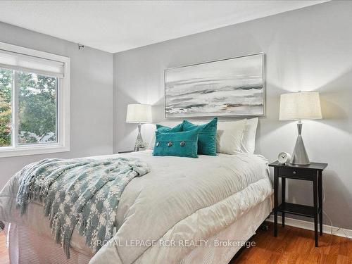 14-240 London Rd W, Guelph, ON - Indoor Photo Showing Bedroom