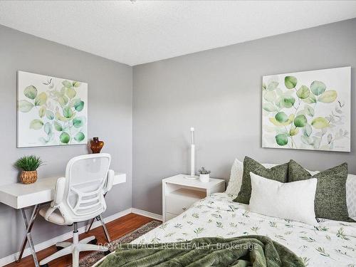 14-240 London Rd W, Guelph, ON - Indoor Photo Showing Bedroom