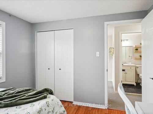 14-240 London Rd W, Guelph, ON - Indoor Photo Showing Bedroom