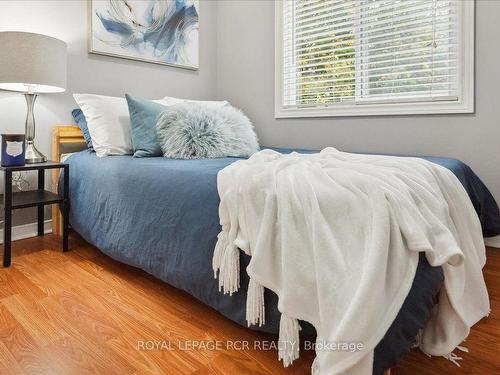 14-240 London Rd W, Guelph, ON - Indoor Photo Showing Bedroom