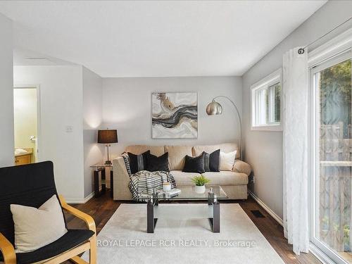 14-240 London Rd W, Guelph, ON - Indoor Photo Showing Living Room