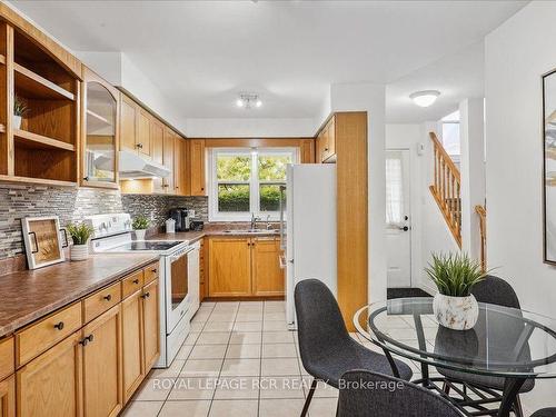 14-240 London Rd W, Guelph, ON - Indoor Photo Showing Kitchen