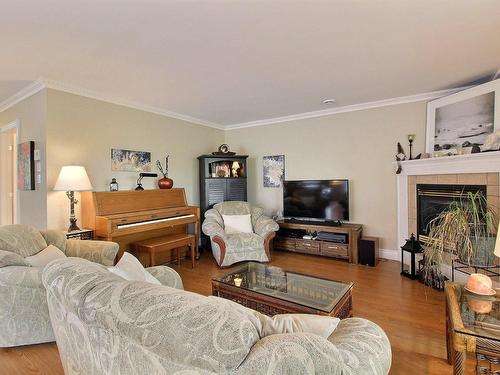 Living room - 1086 Rue Champlain, Magog, QC - Indoor Photo Showing Living Room