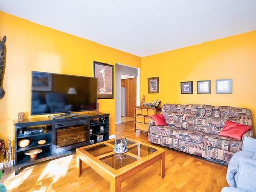 Salon - 648 Rue White, Longueuil (Greenfield Park), QC - Indoor Photo Showing Living Room