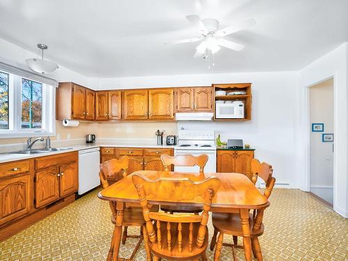 Cuisine - 648 Rue White, Longueuil (Greenfield Park), QC - Indoor Photo Showing Kitchen With Double Sink