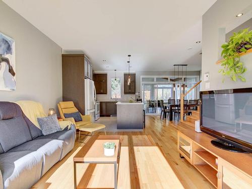 Salon - 294 Rue Des Cyclistes, Bromont, QC - Indoor Photo Showing Living Room