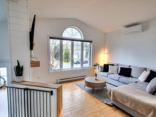 Living room - 151 Rue Cherie, Lavaltrie, QC - Indoor Photo Showing Living Room