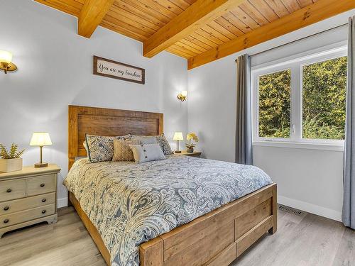 Bedroom - 25 Ch. Des Trilles Blancs, L'Ange-Gardien, QC - Indoor Photo Showing Bedroom