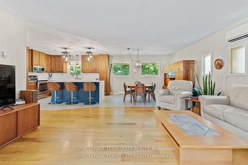 548 Hillside Dr, Trent Hills, ON - Indoor Photo Showing Living Room