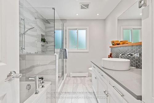 548 Hillside Dr, Trent Hills, ON - Indoor Photo Showing Bathroom