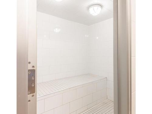 502-1630 Quadra St, Victoria, BC - Indoor Photo Showing Bathroom