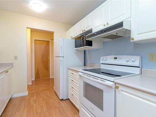 105-3009 Brittany Dr, Langford, BC - Indoor Photo Showing Kitchen