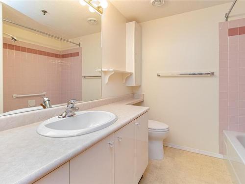 105-3009 Brittany Dr, Langford, BC - Indoor Photo Showing Bathroom