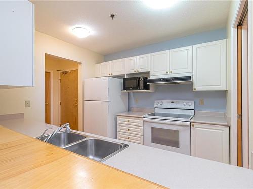 105-3009 Brittany Dr, Langford, BC - Indoor Photo Showing Kitchen With Double Sink