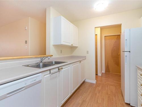 105-3009 Brittany Dr, Langford, BC - Indoor Photo Showing Kitchen With Double Sink