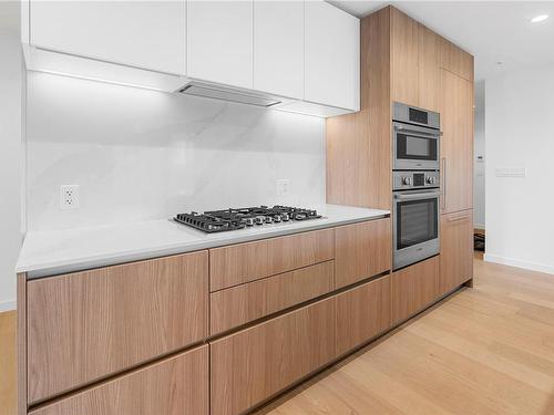 502-2000 Hannington Rd, Langford, BC - Indoor Photo Showing Kitchen