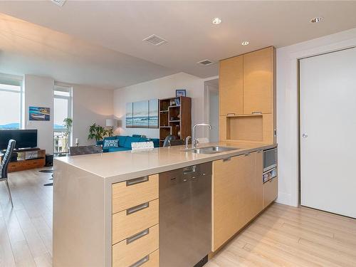 1304-83 Saghalie Rd, Victoria, BC - Indoor Photo Showing Kitchen With Double Sink