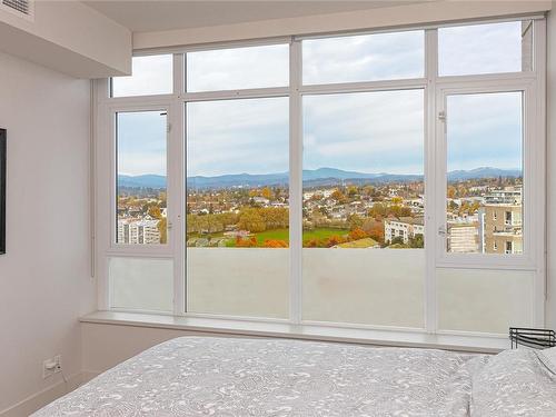 1304-83 Saghalie Rd, Victoria, BC - Indoor Photo Showing Bedroom