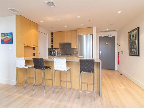 1304-83 Saghalie Rd, Victoria, BC - Indoor Photo Showing Kitchen