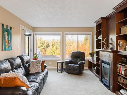 104-1150 Walkem Rd, Ladysmith, BC - Indoor Photo Showing Living Room