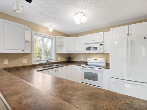 104-1150 Walkem Rd, Ladysmith, BC - Indoor Photo Showing Kitchen With Double Sink