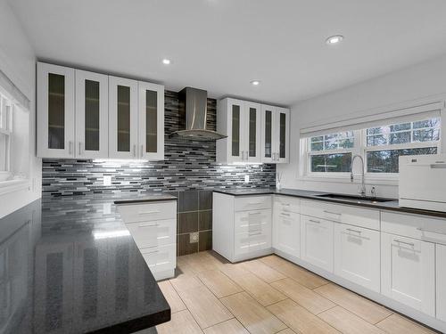 Cuisine - 1589 Ch. Kelly, Saint-Sauveur, QC - Indoor Photo Showing Kitchen