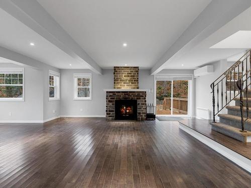 Salle familiale - 1589 Ch. Kelly, Saint-Sauveur, QC - Indoor Photo Showing Living Room With Fireplace