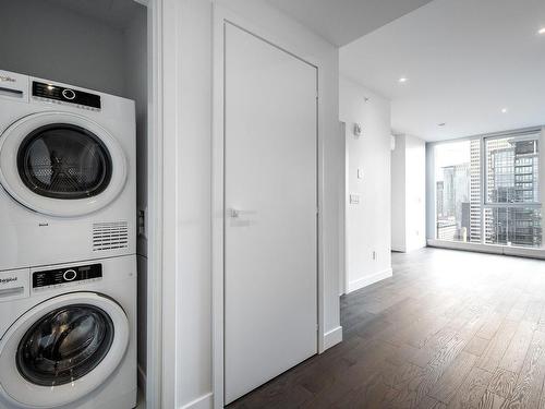 Laundry room - 3203-1205 Place Phillips, Montréal (Ville-Marie), QC - Indoor Photo Showing Laundry Room