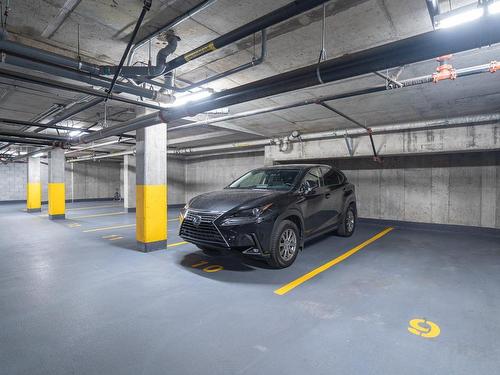 Garage - 509-370 Rue St-André, Montréal (Ville-Marie), QC - Indoor Photo Showing Garage