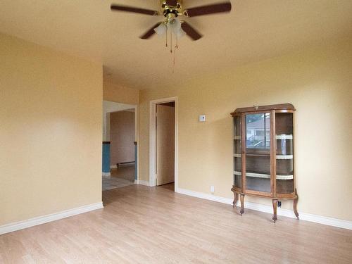 Salon - 106 5E Avenue, Pincourt, QC - Indoor Photo Showing Other Room