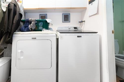 194-1255 Raymer Avenue, Kelowna, BC - Indoor Photo Showing Laundry Room