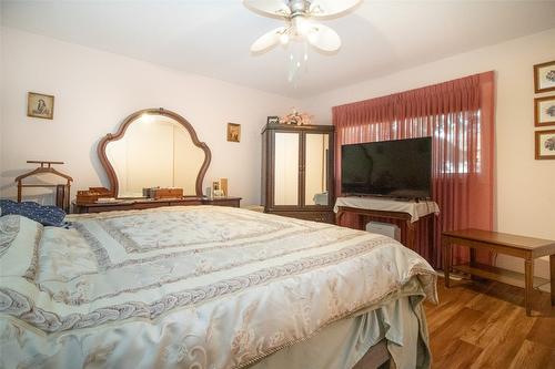 194-1255 Raymer Avenue, Kelowna, BC - Indoor Photo Showing Bedroom