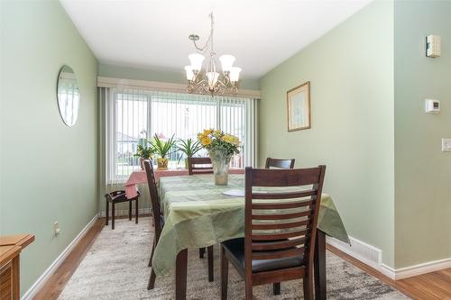 194-1255 Raymer Avenue, Kelowna, BC - Indoor Photo Showing Dining Room