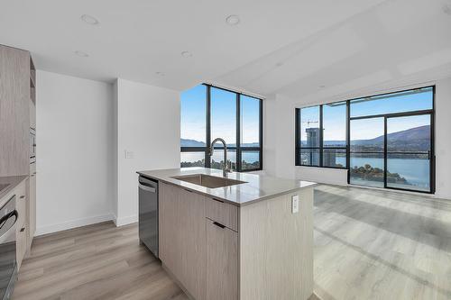 3002-1488 Bertram Street, Kelowna, BC - Indoor Photo Showing Kitchen