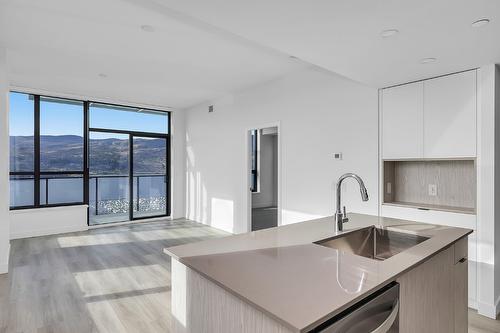 3002-1488 Bertram Street, Kelowna, BC - Indoor Photo Showing Kitchen