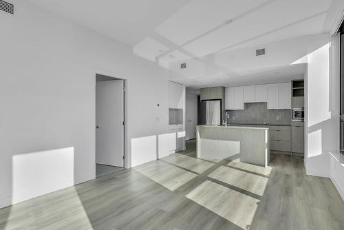 3002-1488 Bertram Street, Kelowna, BC - Indoor Photo Showing Kitchen