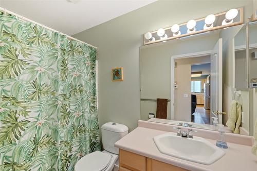 66-615 Glenmeadows Road, Kelowna, BC - Indoor Photo Showing Bathroom