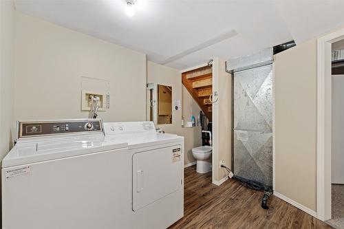 66-615 Glenmeadows Road, Kelowna, BC - Indoor Photo Showing Laundry Room