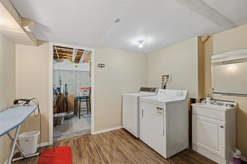 66-615 Glenmeadows Road, Kelowna, BC - Indoor Photo Showing Laundry Room