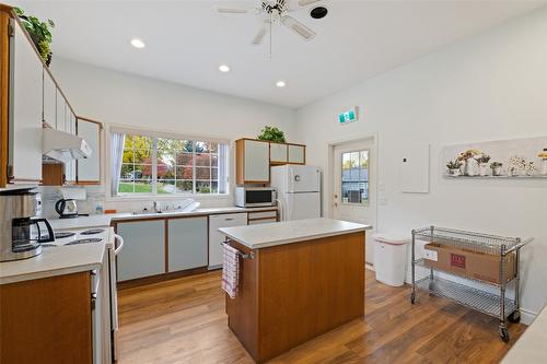 66-615 Glenmeadows Road, Kelowna, BC - Indoor Photo Showing Kitchen