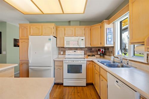 66-615 Glenmeadows Road, Kelowna, BC - Indoor Photo Showing Kitchen With Double Sink