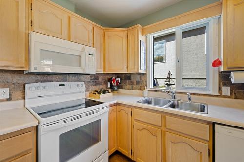 66-615 Glenmeadows Road, Kelowna, BC - Indoor Photo Showing Kitchen With Double Sink