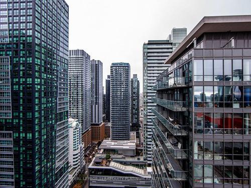 2906-15 Mercer St, Toronto, ON - Outdoor With Facade