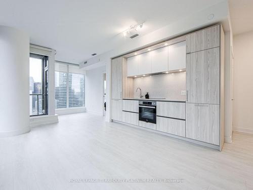 2906-15 Mercer St, Toronto, ON - Indoor Photo Showing Kitchen