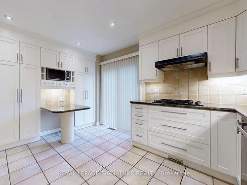 22 Linton Crt, Markham, ON - Indoor Photo Showing Kitchen