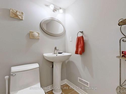 22 Linton Crt, Markham, ON - Indoor Photo Showing Bathroom